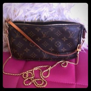 LV Pochette Accessory. authentic